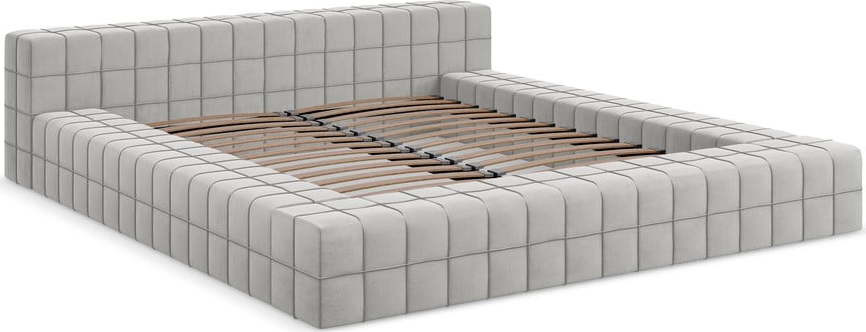 Světle šedá čalouněná dvoulůžková postel s roštem 140x200 cm Akela – Makamii