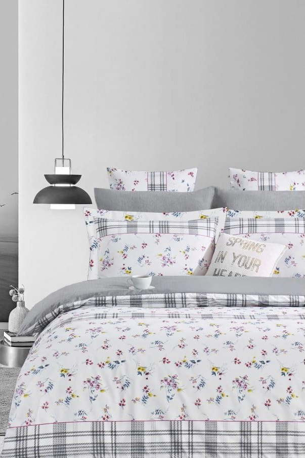 Bílo-šedé prodloužené povlečení na dvoulůžko z bavlny Renforcé s prostěradlem/4dílné 200x220 cm – Mila Home