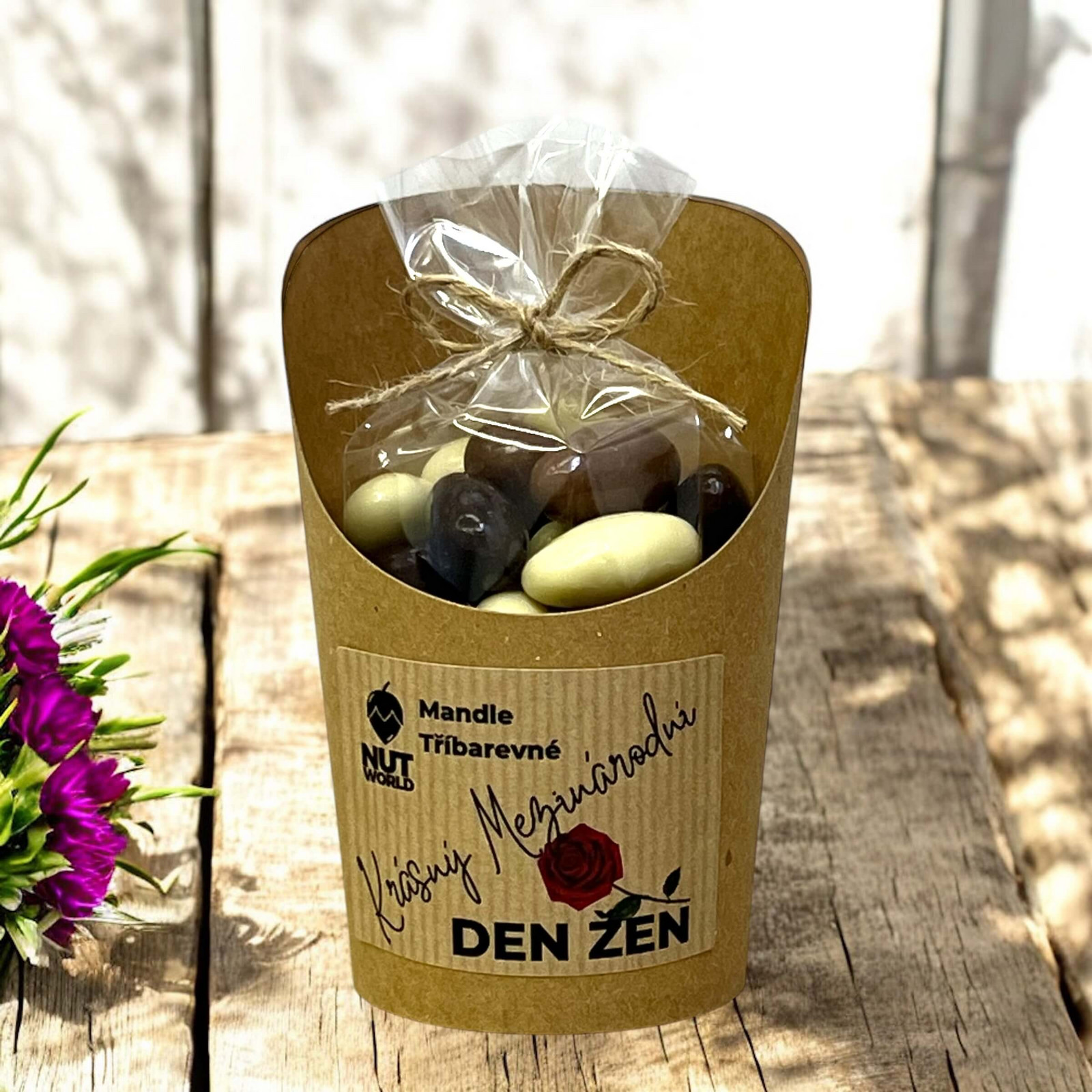 Nutworld.cz Mandle TŘÍBAREVNÉ v celofánku a kelímku 180g k MDŽ