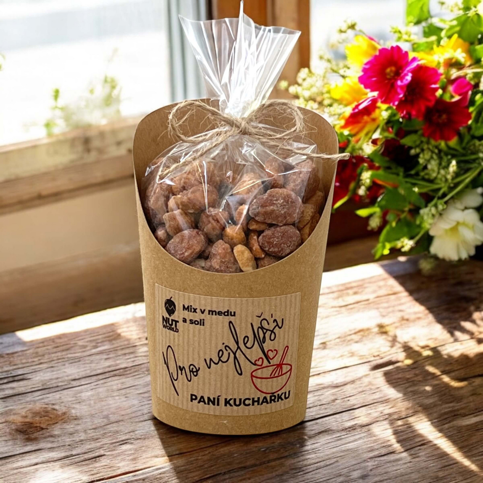 Nutworld.cz Mix ořechů v medu a soli v celofánku a kelímku 180g  PRO PANÍ KUCHAŘKU