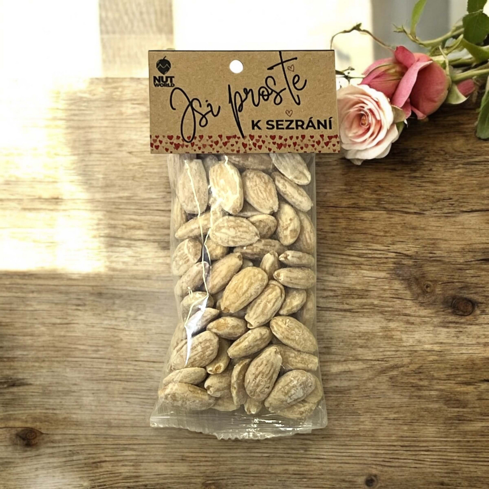 Nutworld.cz Zamilovaný sáček - Mandle loupané pražené solené 100g - Jsi prostě k sežrání