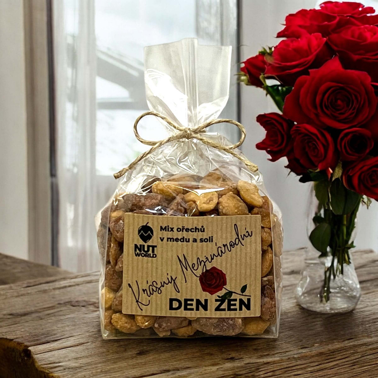 Nutworld.cz Mix ořechů v medu a soli v celofánu 180g - k MDŽ