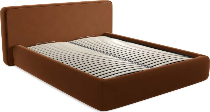 Čalouněná dvoulůžková postel v terakotové barvě s úložným prostorem s roštem 160x200 cm Kiana – Makamii
