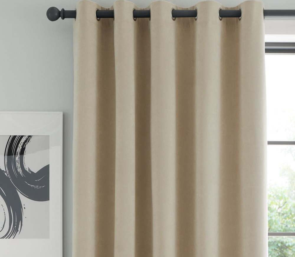 Béžový zatemňovací/termo závěs do dveří 168x213 cm Wilson – Catherine Lansfield