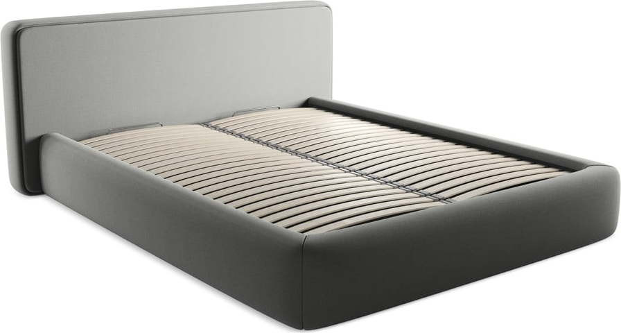 Šedá čalouněná dvoulůžková postel s úložným prostorem s roštem 160x200 cm Kiana – Makamii