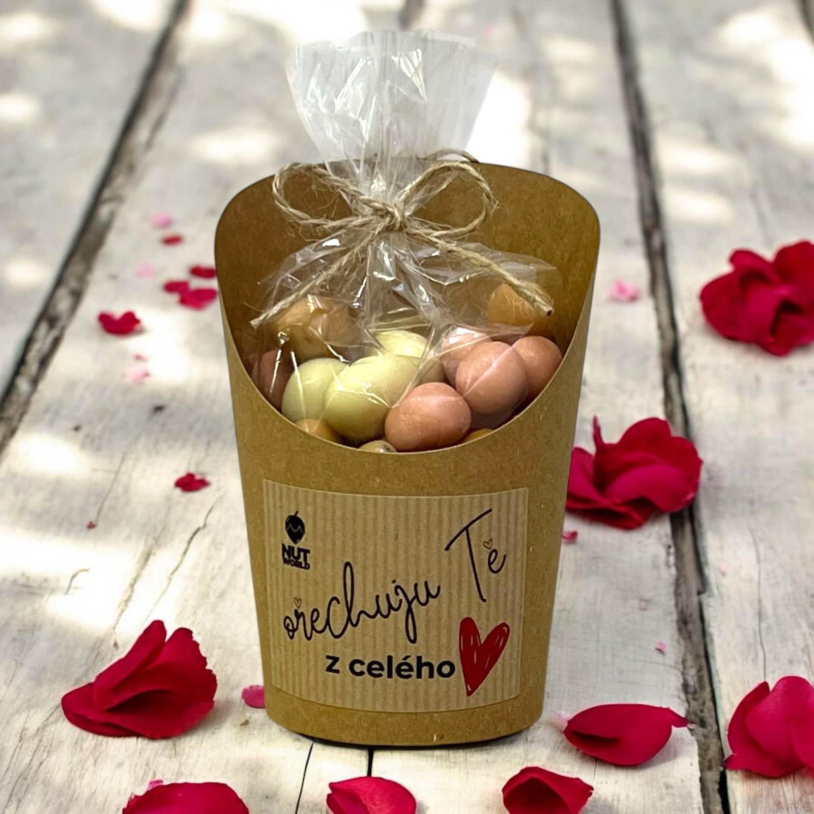 Nutworld.cz Zamilovaná ořechová směs sladká v celofánku a kelímku 180g - Ořechuju tě