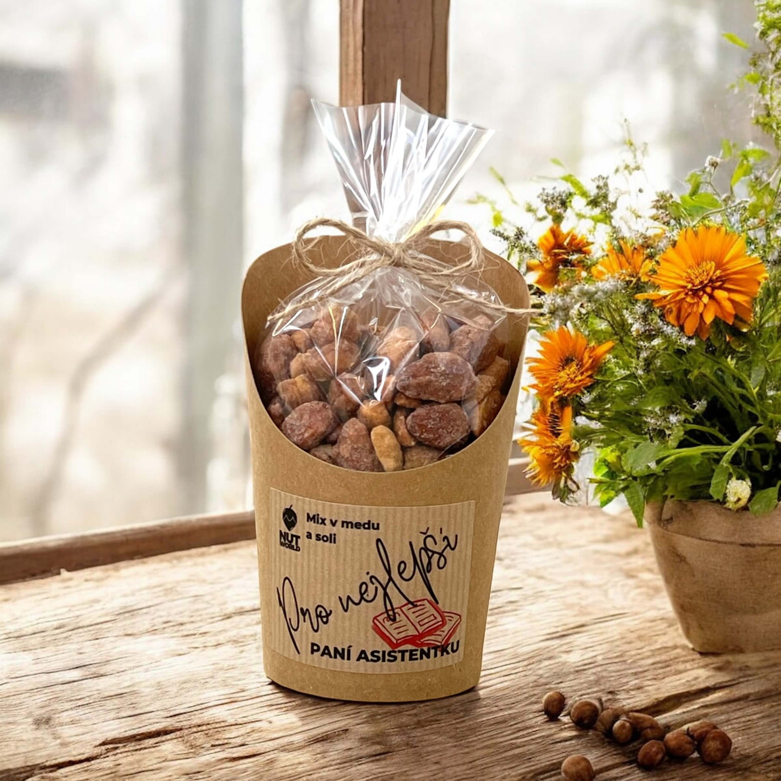 Nutworld.cz Mix ořechů v medu a soli v celofánku a kelímku 180g  PRO PANÍ ASISTENTKU