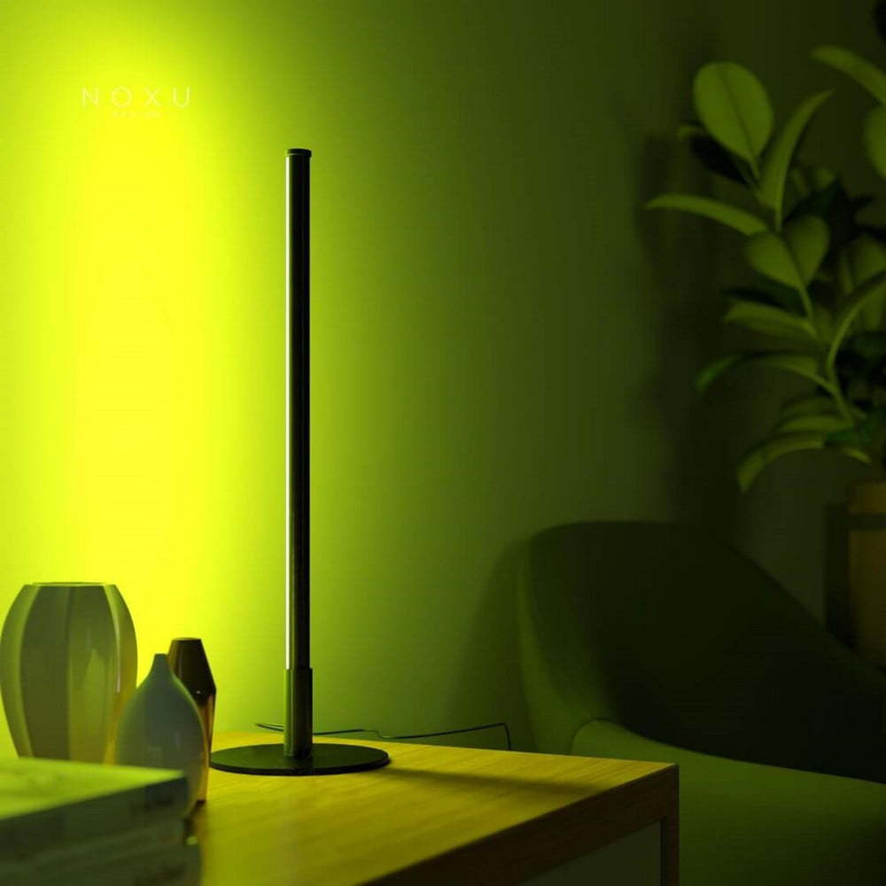 Černá kovová LED stolní lampa na dálkové ovládání (výška 150 cm) Mini – Squid Lighting