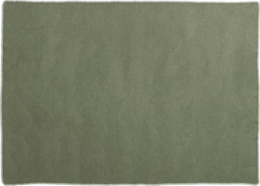 Zelená deka s příměsí vlny 140x200 cm Ylva Pine – Pappelina