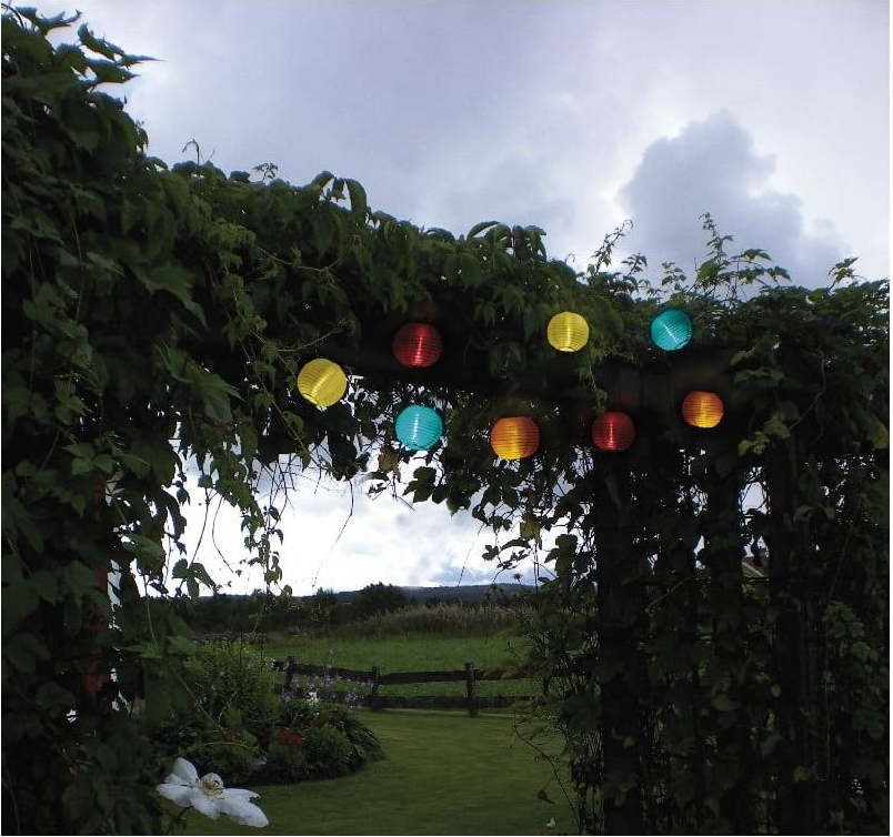 Světelný solární LED řetěz vhodný do exteriéru Star Trading Festival, délka 2,7 m