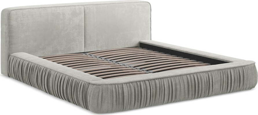 Světle šedá čalouněná dvoulůžková postel s úložným prostorem s roštem 140x200 cm Keoni – Makamii