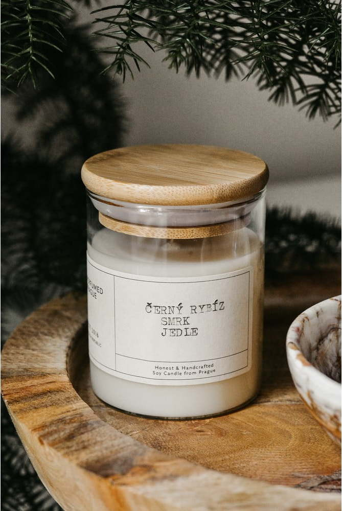 Vonná sojová svíčka doba hoření 40 h Black Currant – Perfumed Prague