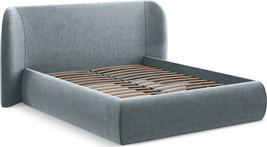Světle modrá čalouněná dvoulůžková postel s úložným prostorem s roštem 160x200 cm Hauke – Makamii