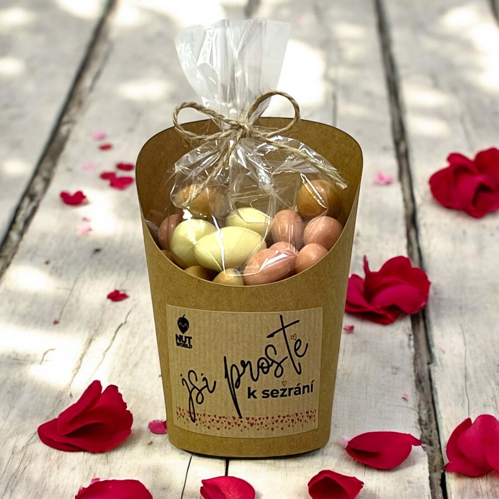 Nutworld.cz Zamilovaná ořechová směs sladká v celofánku a kelímku 180g - Jsi prostě k sežrání