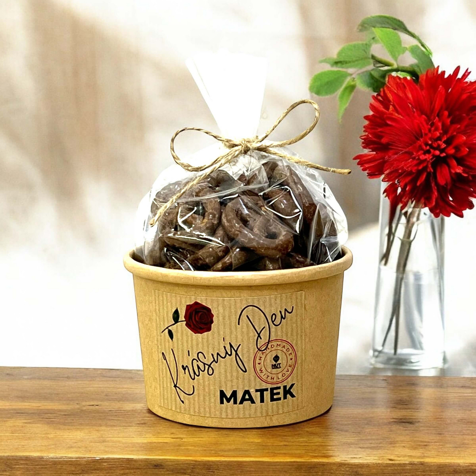 Nutworld.cz Preclíky v mléčné čokoládě v celofánku a Eko kelímku 100g - PRO MAMINKU