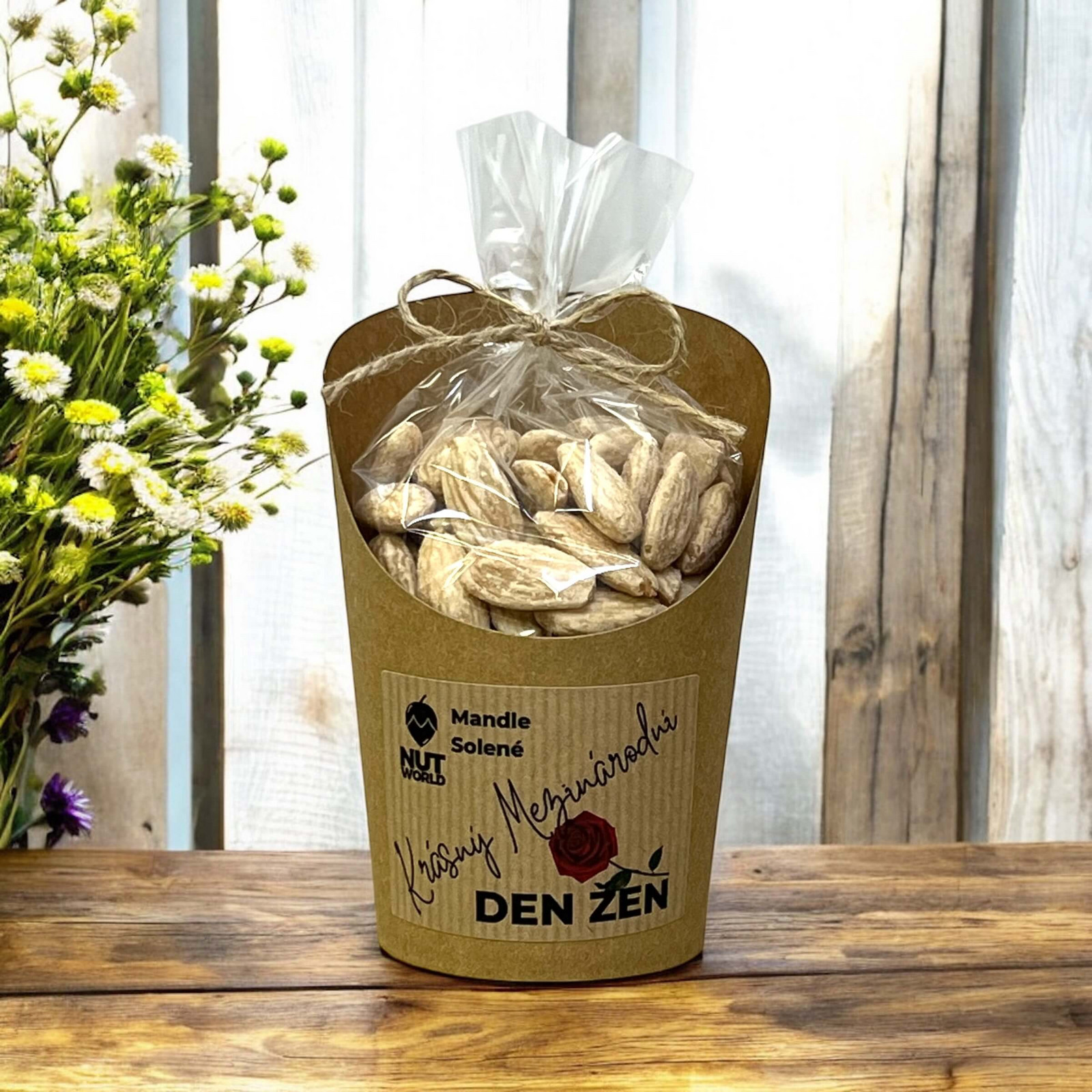 Nutworld.cz Mandle loupané pražené solené v celofánku a kelímku 180g - k MDŽ