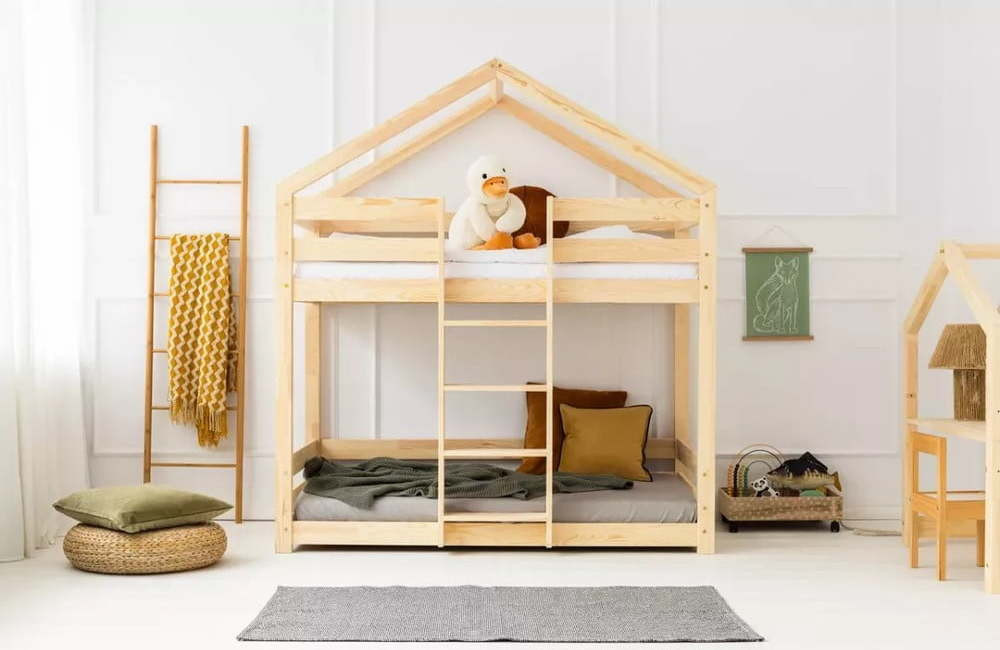 Domečková patrová dětská postel s roštem v přírodní barvě 90x190 cm DMPN – Adeko