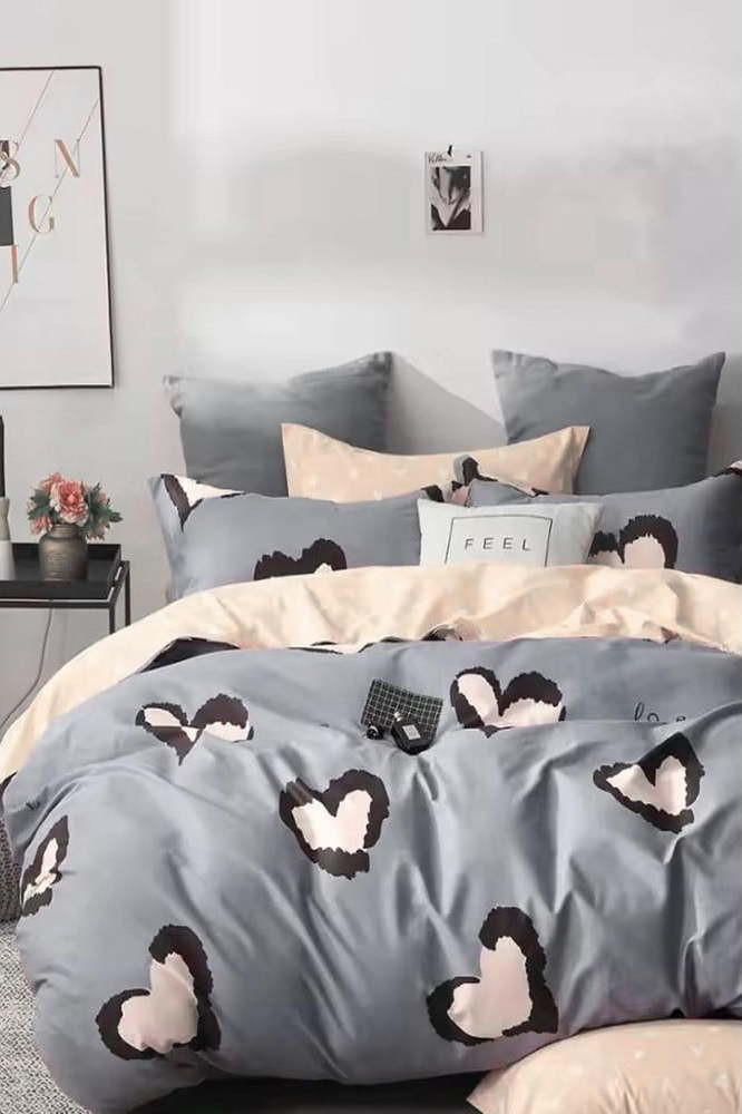 Šedo-béžové prodloužené povlečení na dvoulůžko z bavlny Renforcé s prostěradlem/4dílné 200x220 cm Double Heart – Mila Home
