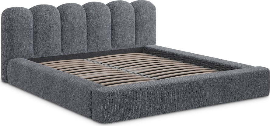 Tmavě šedá čalouněná dvoulůžková postel s úložným prostorem s roštem 180x200 cm Mano – Makamii
