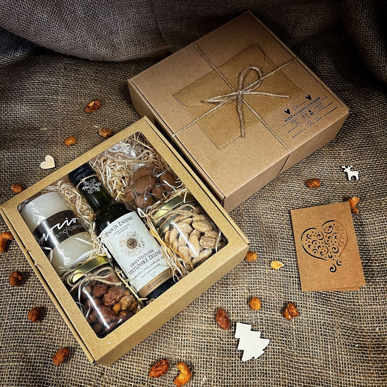 Nutworld.cz Párty box se svíčkou neprůhledná krabice Jaké vínko dáme?: Pálava, 2021, výběr z hroznů, polosladké, Znovín, 0,187l