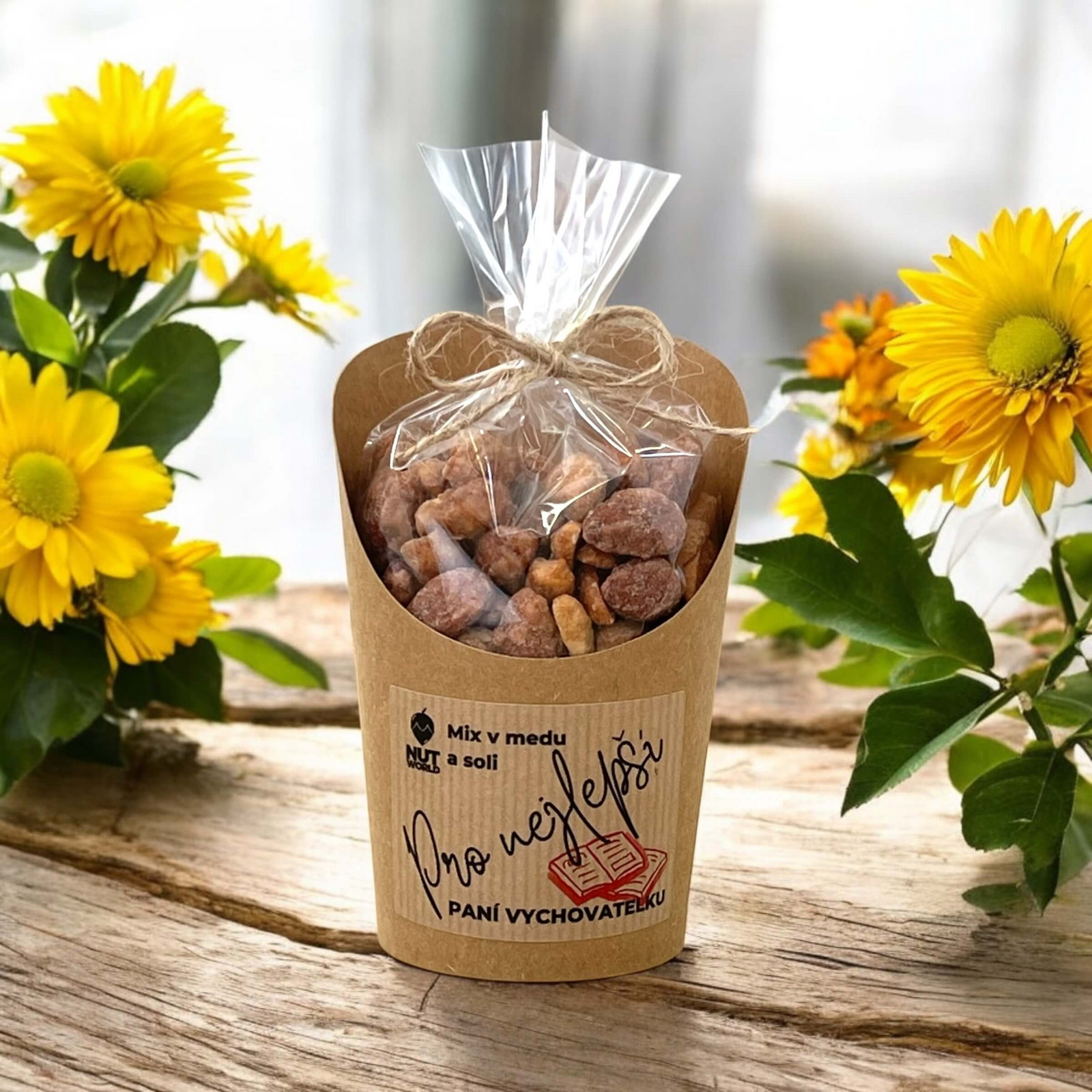 Nutworld.cz Mix ořechů v medu a soli v celofánku a kelímku 180g  PRO PANÍ VYCHOVATELKU
