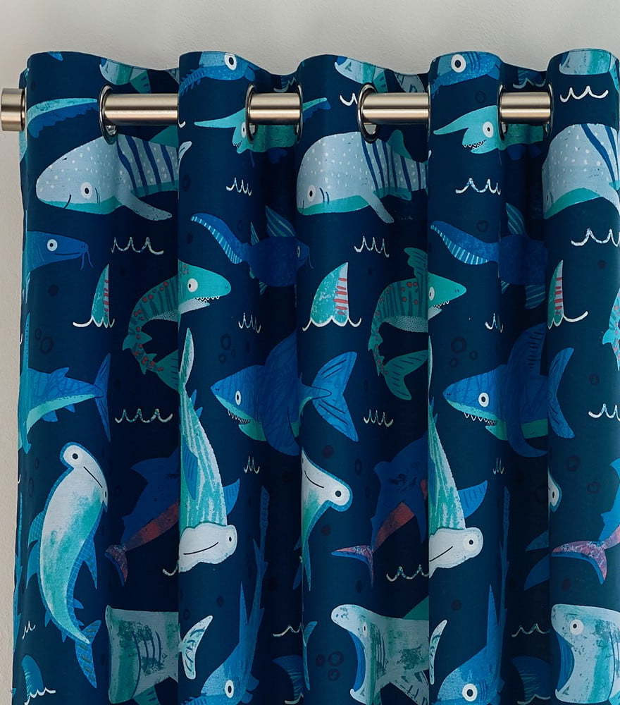 Modrý dětský závěs 2 ks 168x183 cm Jawsome Shark – Catherine Lansfield