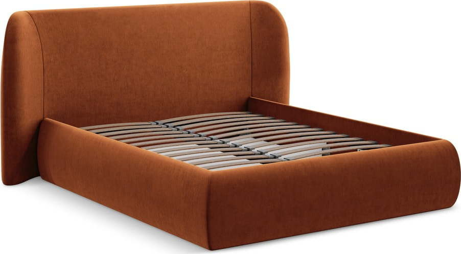 Čalouněná dvoulůžková postel v terakotové barvě s úložným prostorem s roštem 180x200 cm Hauke – Makamii