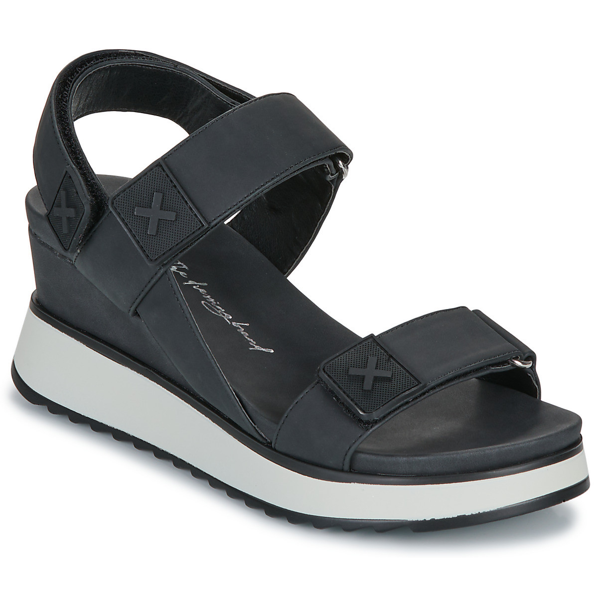 Xti  143848  Černá