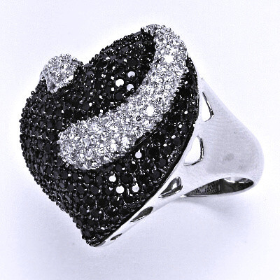 Stříbrný prsten s čirými a černými zirkony, prsten ze stříbra, 4,64 g