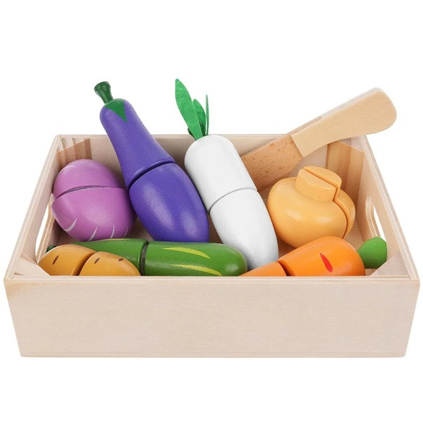 Dřevěná zelenina na krájení v přepravce