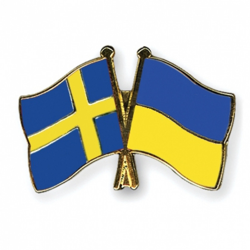 Odznak (pins) 22mm vlajka Švédsko+Ukrajina - barevný