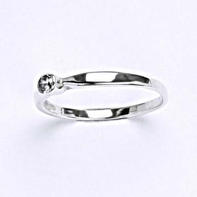 Stříbrný prsten s čirým zirkonem
