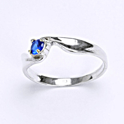 Stříbrný prsten se spinelem, T 1026 S