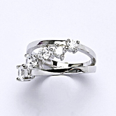 Stříbrný prsten s čírými zirkony,prsten ze stříbra,  4,06 g, vel. 53,5