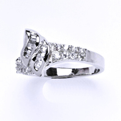 Stříbrný prsten s čirými zirkony,prsten ze stříbra,váha 3,64 g