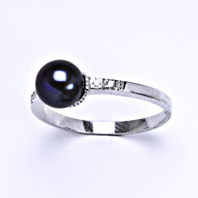 Stříbrný prsten s černou přírodní perlou 8 mm, T 1211
