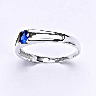 Stříbrný prsten se spinelem, prsten ze stříbra T 1097