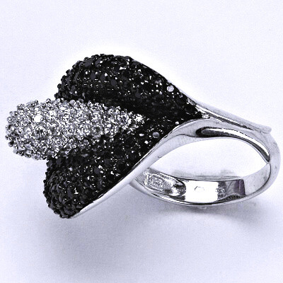 Stříbrný prsten, prsten ze stříbra, syntetický čirý a černý zirkon, váha 12,7 g, vel.52