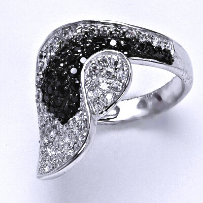 Stříbrný prsten, prsten ze stříbra, syntetický čirý a černý zirkon, váha 6,4 g, vel.54,5