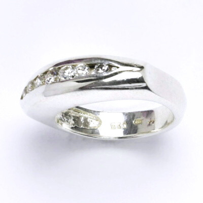 Stříbrný prsten s čirými zirkony,prsten ze stříbra,váha 5,01 g
