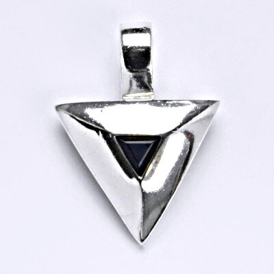 Stříbrný přívěšek se spinelem, váha 5,24 g