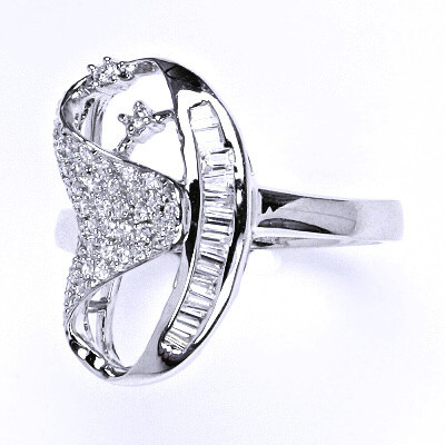 Stříbrný prsten s čirými zirkony,prsten ze stříbra,váha 5,45 g