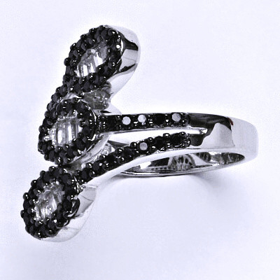 Stříbrný prsten s čirými a černými zirkony,prsten ze stříbra,váha 5,47 g