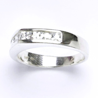 Stříbrný prsten s čirými zirkony,prsten ze stříbra,váha 4,84 g