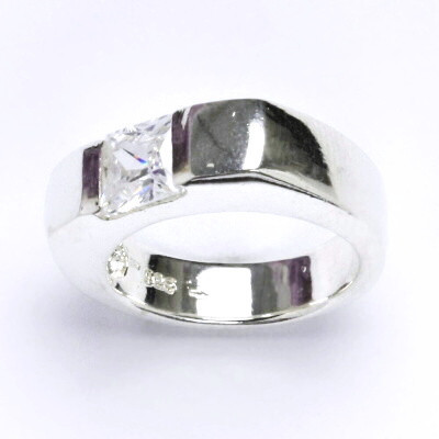 Stříbrný prsten s čirými zirkony,prsten ze stříbra,váha 6,67 g