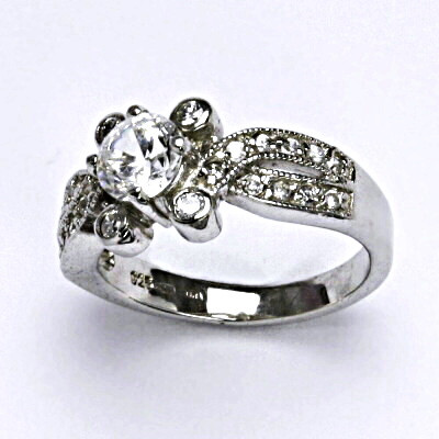 Stříbrný prsten s čirými zirkony, váha 4,86 g