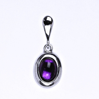 Stříbrný přívěsek,přírodním tmavým ametystem 7 x 5 mm, P 1354