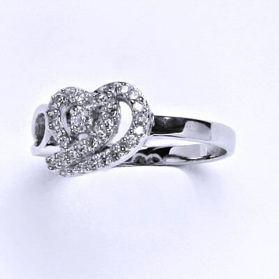 Stříbrný prsten s čirými zirkony,prsten ze stříbra,váha 2,71 g