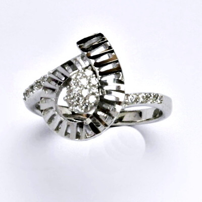 Stříbrný prsten s čirými zirkony,prsten ze stříbra,váha 3,20 g