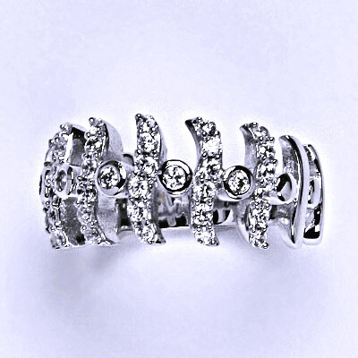 Stříbrný prsten se syntetickými čirými zirkony, váha 5,91 g